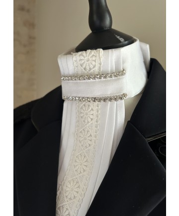 LAVALLIERE DENTELLE 1