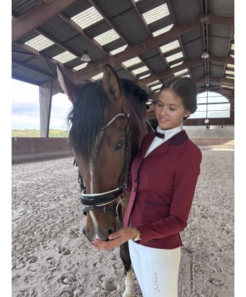 veste bordeaux et raisin