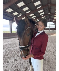veste bordeaux et raisin